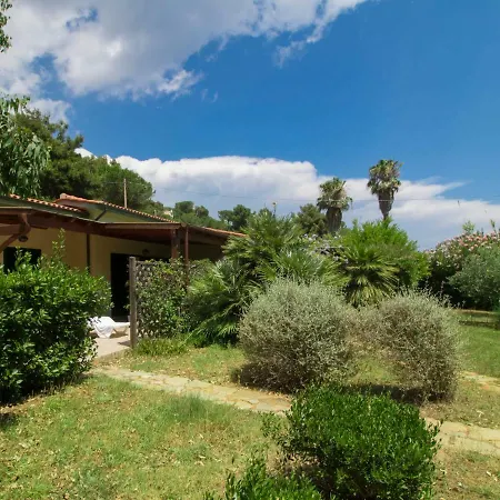 Locazione Turistica Straccoligno-2 Сasa de vacaciones *